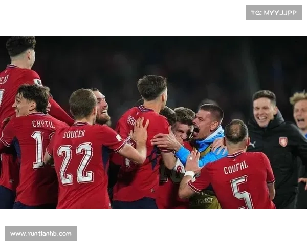 捷克在1976年欧洲杯半决赛通过点球战胜荷兰历史性晋级决赛